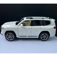 Toyota Land Cruiser LC300 1:24 Die-Cast Metal Model Car – LED Lights, Sound, Remote Control & Pull-B